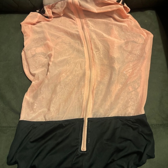 Women’s 2X sequin bodysuit in light pink / peach - Picture 3 of 3